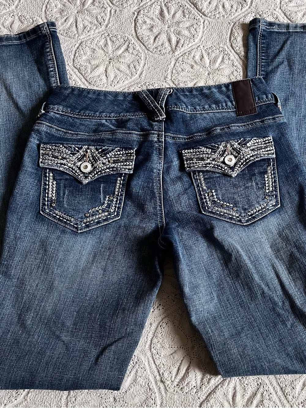 Vanity Premium Y2K jeans rhinestone Size 27 white stitching curvy bootcut